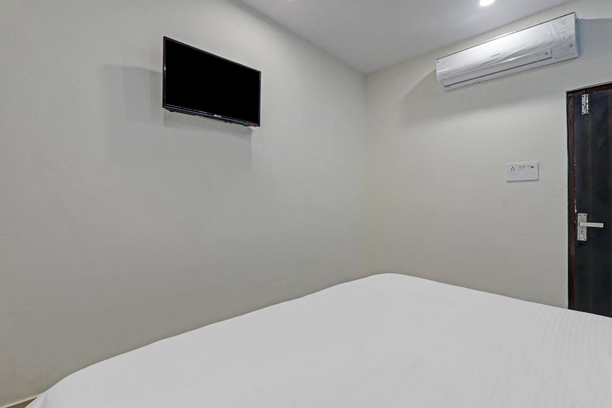 Hotel O Rudra Palace Near Phoenix United 러크나우 외부 사진